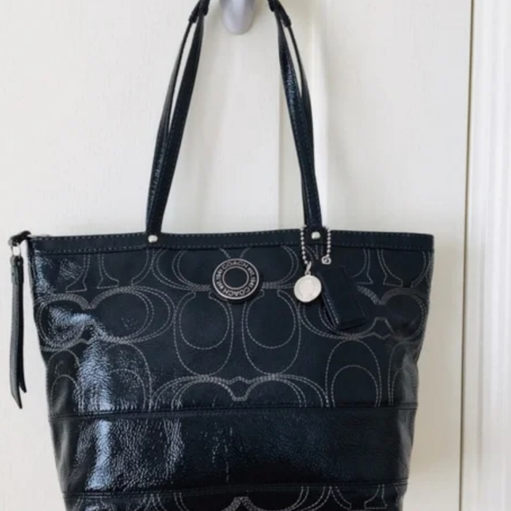 Black Signature Stitched Patent Leather Shoulder Bag F19198